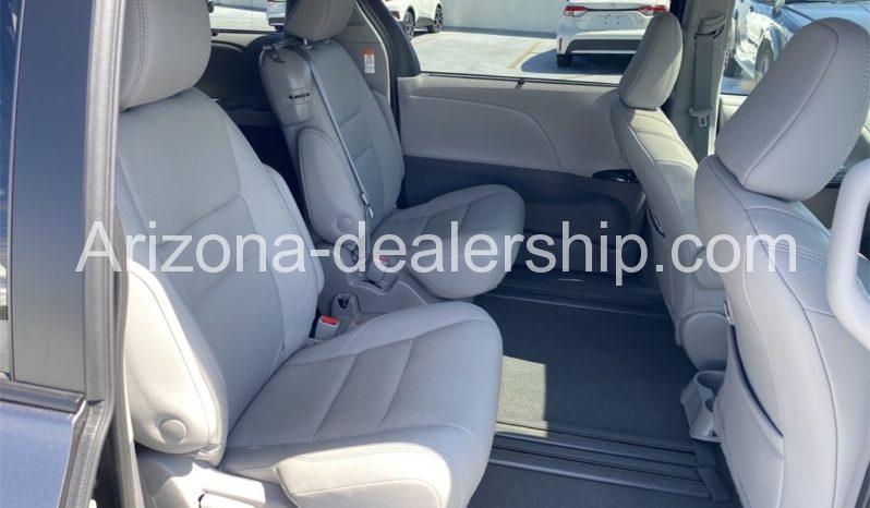 2020 Toyota Sienna XLE full