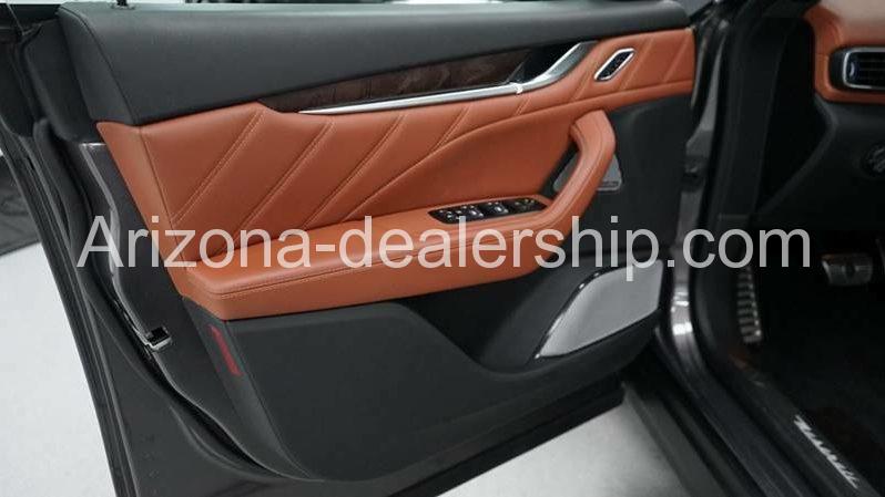2019 Maserati Levante GTS AWD 4dr SUV full