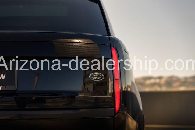 2023 Land Rover Range Rover P530 SE Sport Utility 4D full
