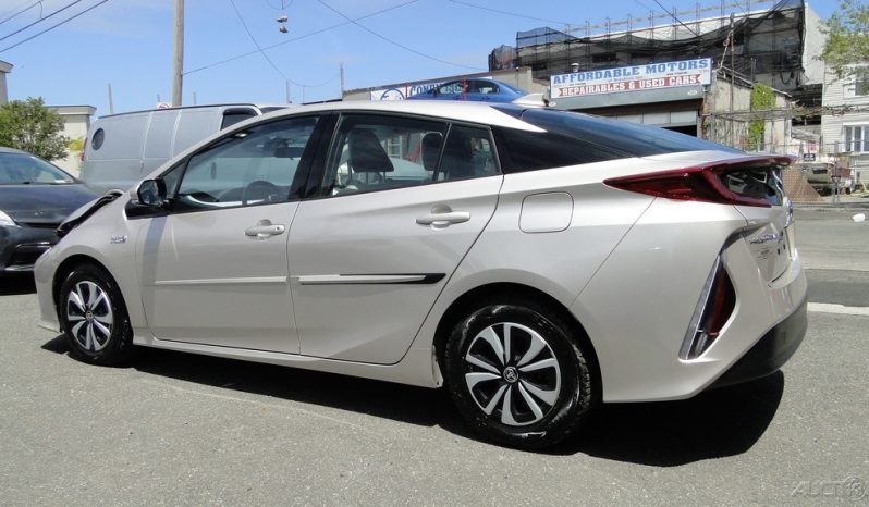 2018 Toyota Prius Premium full