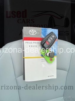 2020 Toyota Prius XLE full