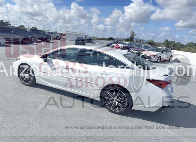 2019 TOYOTA AVALON XSE full