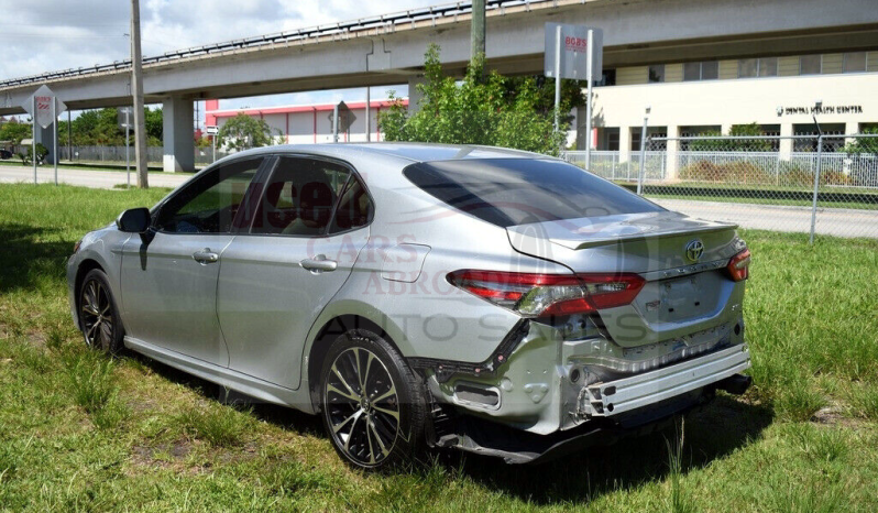 2018 Toyota Camry SE full