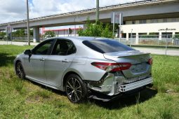 2018 Toyota Camry SE full