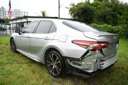 2018 Toyota Camry SE full