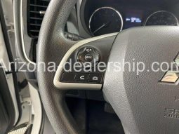 2019 Mitsubishi Outlander ES full