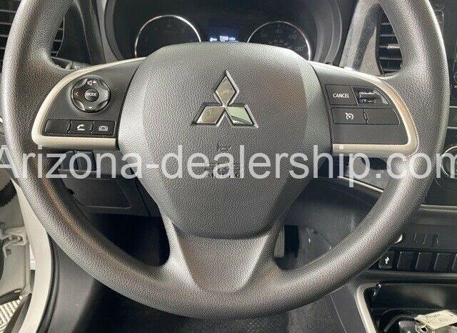 2019 Mitsubishi Outlander ES full