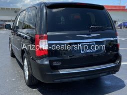 2016 Chrysler Town & Country Touring full