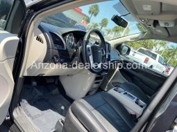 2016 Chrysler Town & Country Touring full