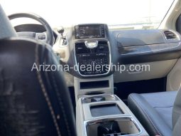 2016 Chrysler Town & Country Touring full