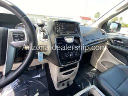 2016 Chrysler Town & Country Touring full