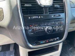 2016 Chrysler Town & Country Touring full