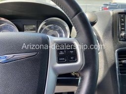 2016 Chrysler Town & Country Touring full