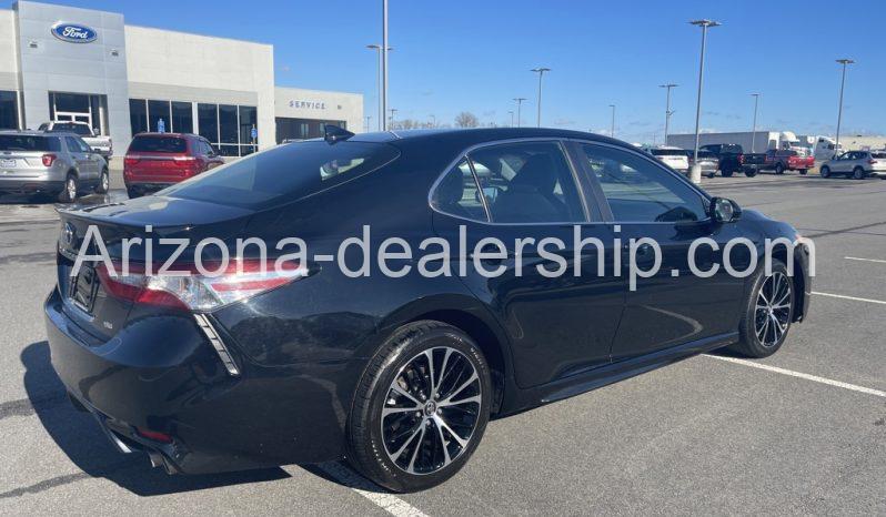 2020 Toyota Camry SE full