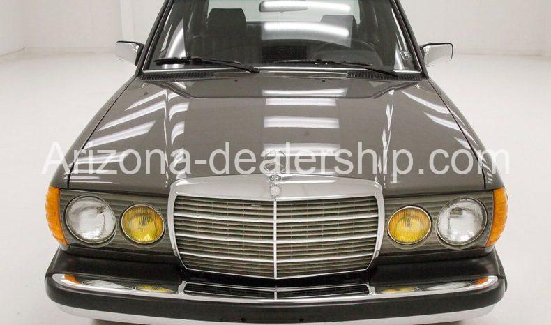 1983 Mercedes-Benz 300D Sedan full