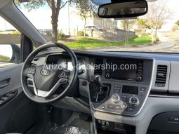 2020 Toyota Sienna XLE full