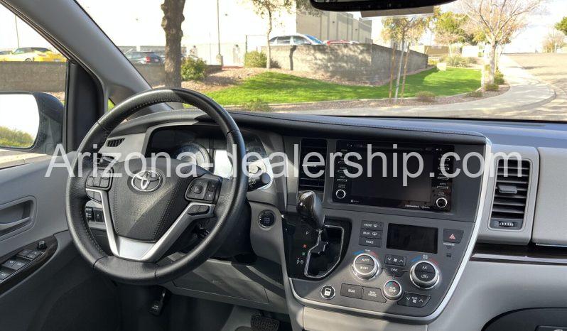 2020 Toyota Sienna XLE full