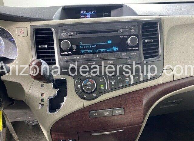 2013 Toyota Sienna XLE full