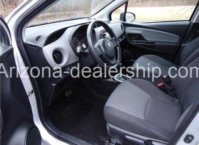 2015 Toyota Yaris L full