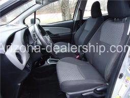 2015 Toyota Yaris L full