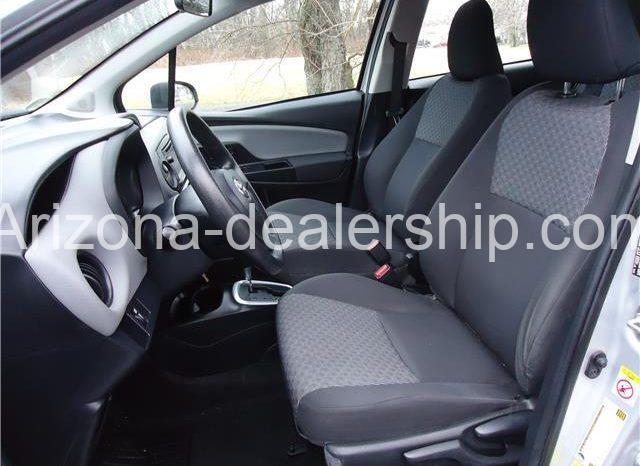 2015 Toyota Yaris L full