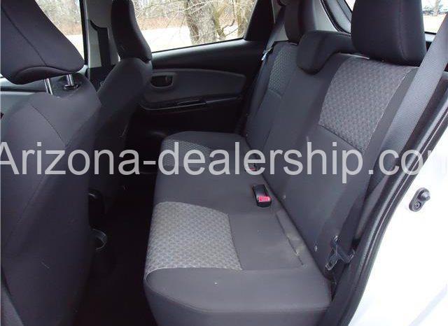 2015 Toyota Yaris L full