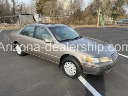 1999 Toyota Camry LE Sedan 4D full