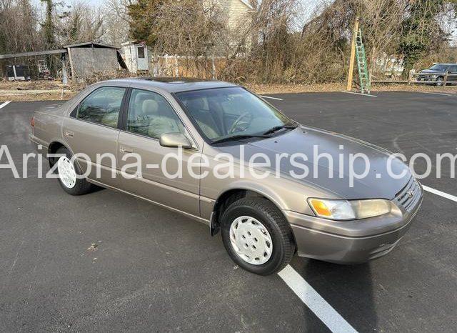 1999 Toyota Camry LE Sedan 4D full