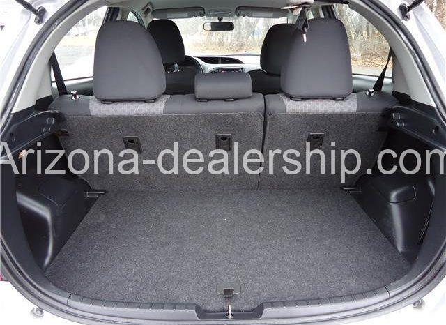 2015 Toyota Yaris L full