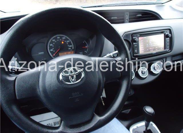 2015 Toyota Yaris L full