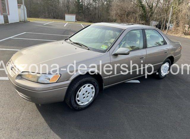 1999 Toyota Camry LE Sedan 4D full