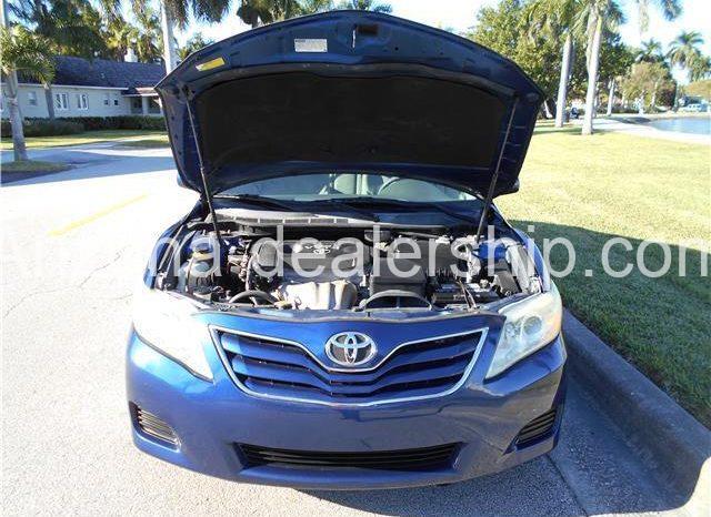 2010 Toyota Camry LE full