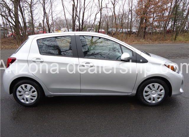 2015 Toyota Yaris L full