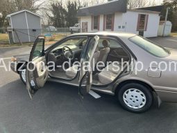 1999 Toyota Camry LE Sedan 4D full