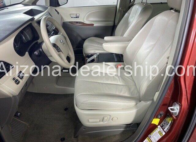 2013 Toyota Sienna XLE full