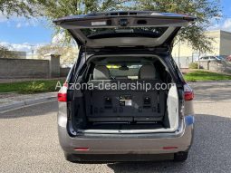 2020 Toyota Sienna XLE full