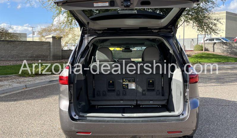 2020 Toyota Sienna XLE full