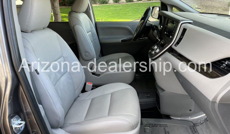 2020 Toyota Sienna XLE full