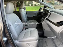 2020 Toyota Sienna XLE full