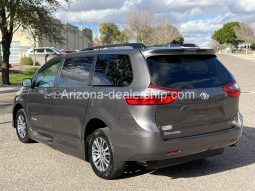 2020 Toyota Sienna XLE full