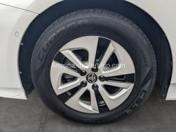 2018 Toyota Prius Three full