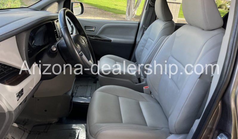 2020 Toyota Sienna XLE full