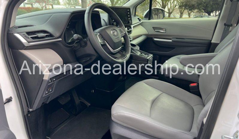 2022 Toyota Sienna XLE full