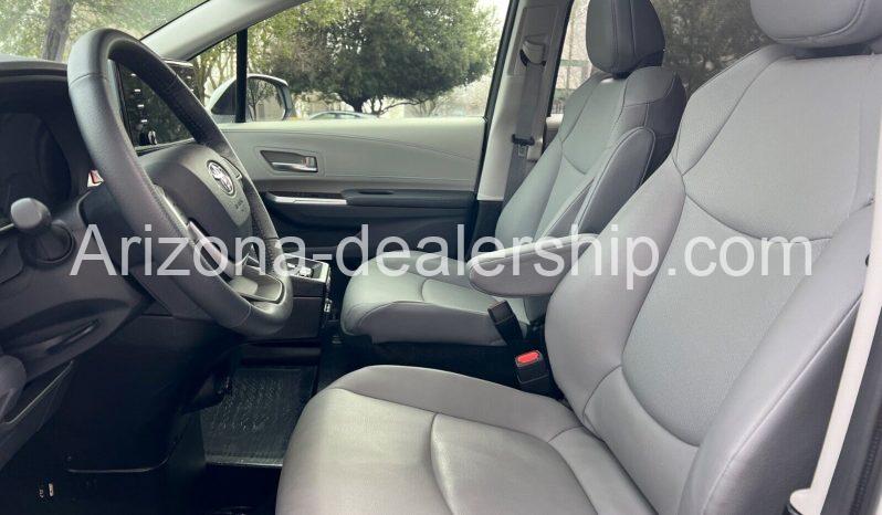 2022 Toyota Sienna XLE full