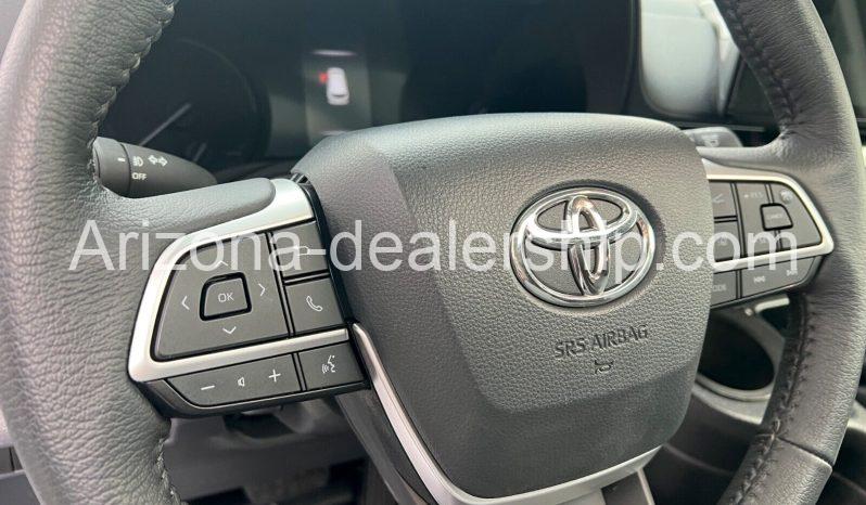 2022 Toyota Sienna XLE full