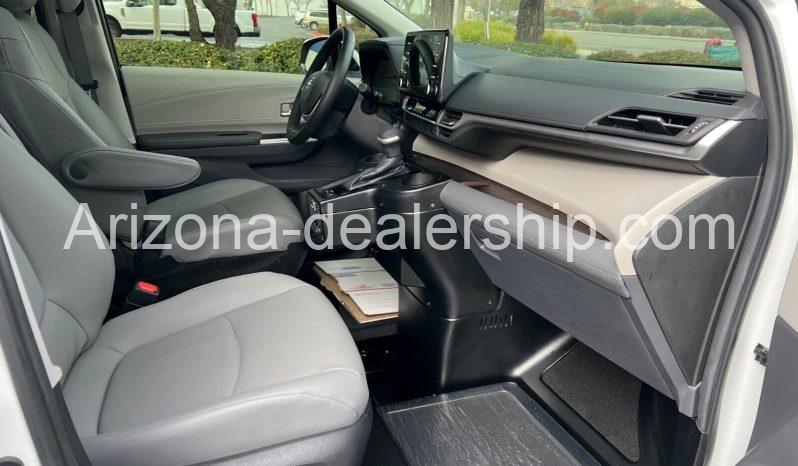 2022 Toyota Sienna XLE full