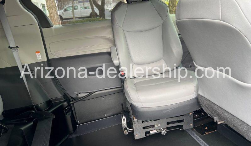 2022 Toyota Sienna XLE full