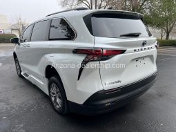 2022 Toyota Sienna XLE full