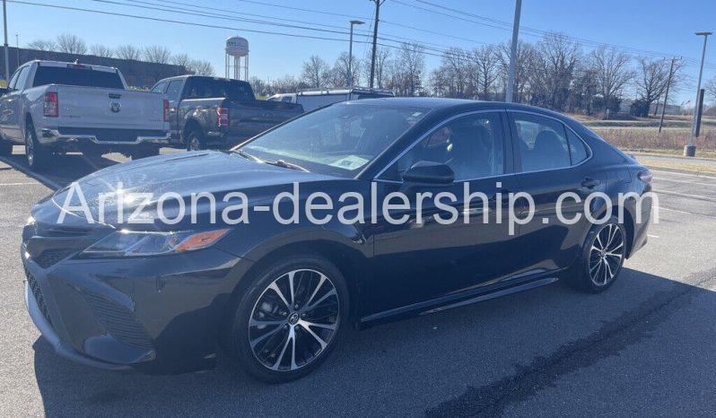 2020 Toyota Camry SE full