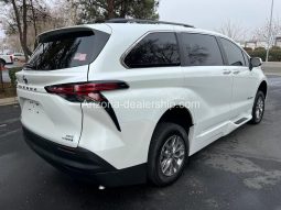 2022 Toyota Sienna XLE full